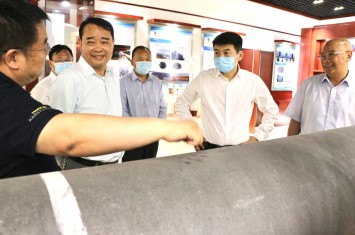 河南省委常委、副省長費(fèi)東斌深入西保集團(tuán)總部園區(qū)走訪調(diào)研
